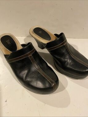 Bass Black Leather Heeled Clogs